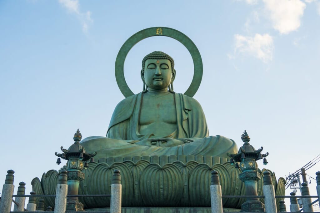 Der große Bronze-Buddha von Takaoka, Japan.