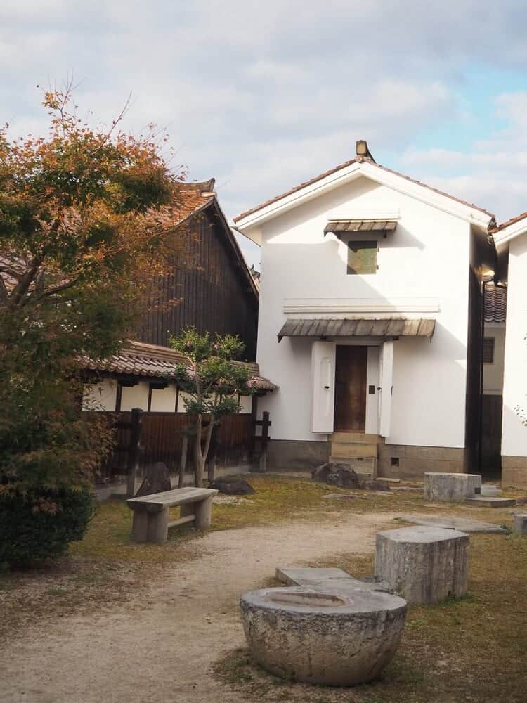 Japanische Häuser mit weißen Wänden, Shirakabe.