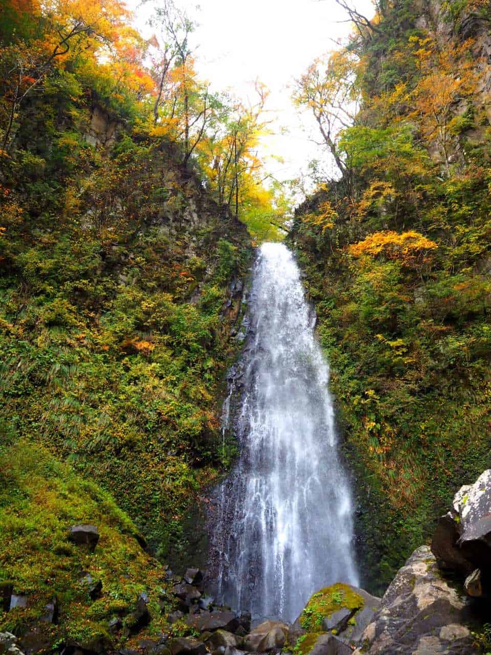 Der Amedaki-Wasserfall in Tottori im Herbst.