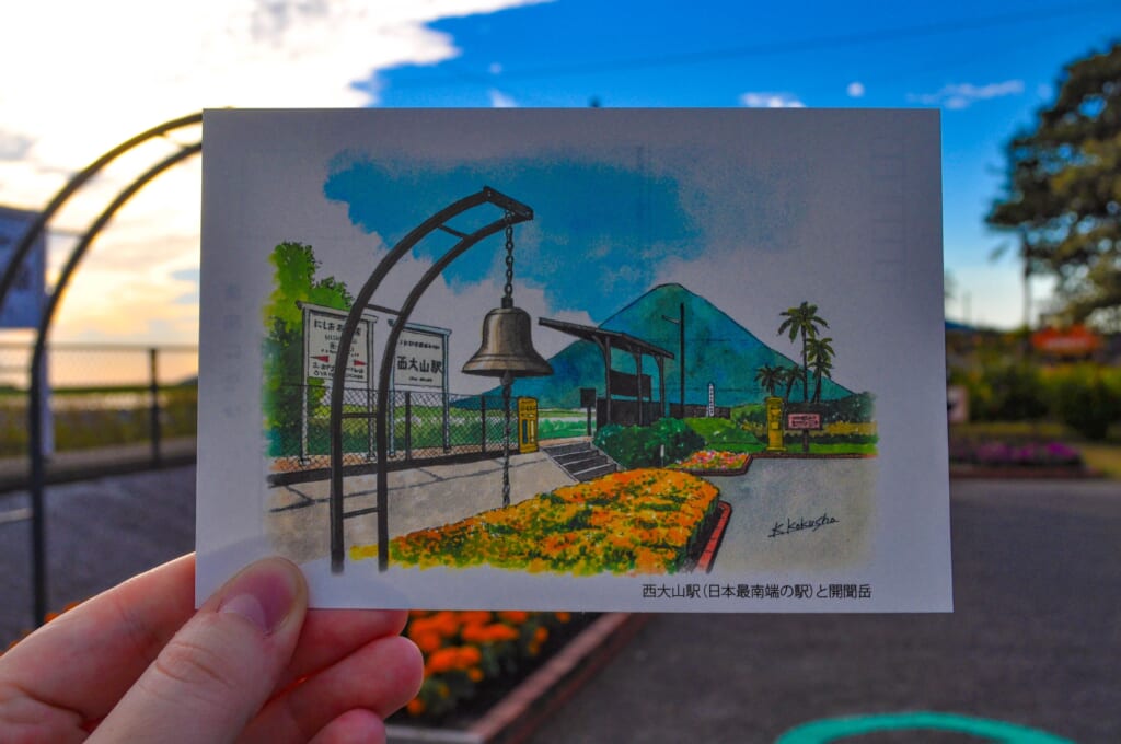 Postkartenmotiv eines Bahnhofs in Japan.