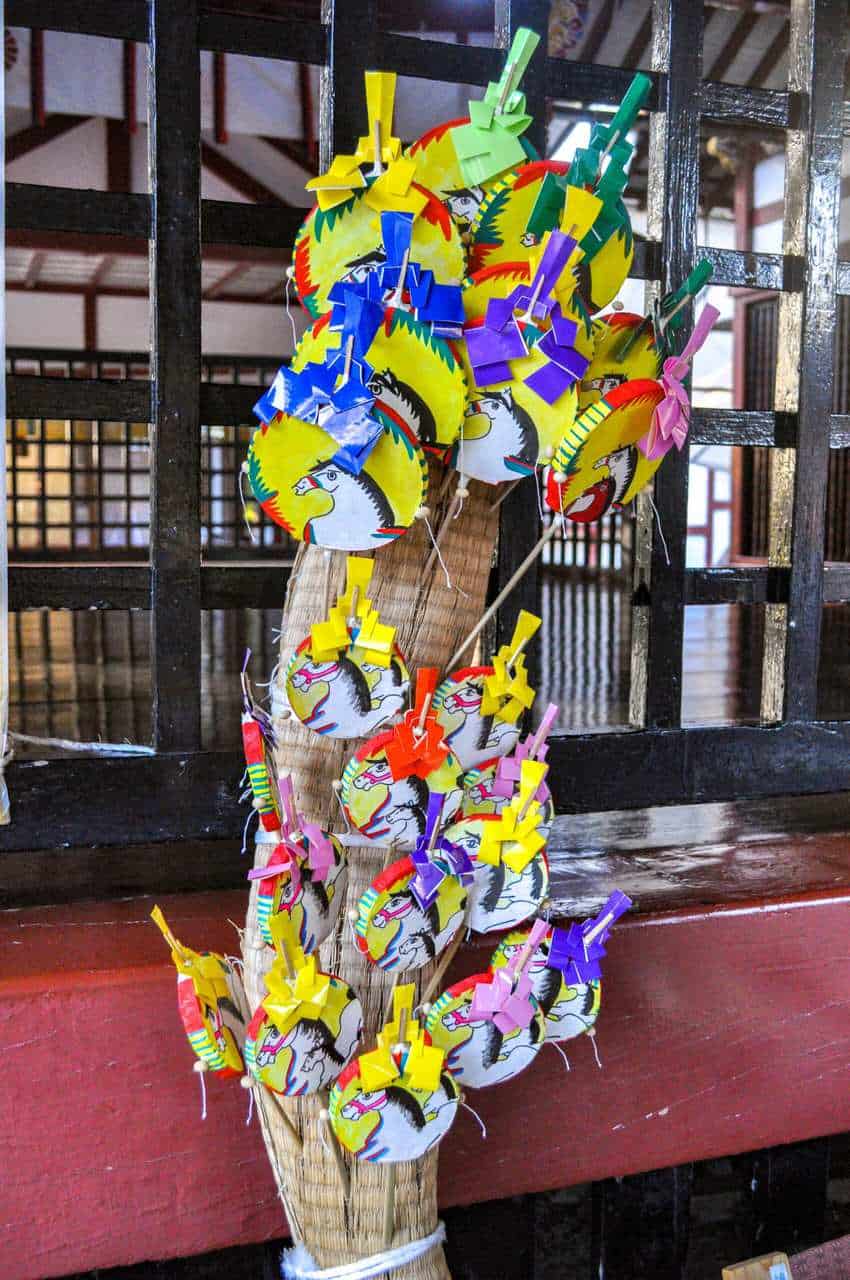 Dekorationen zum Hatsu-Uma-Fest in Kirishima.