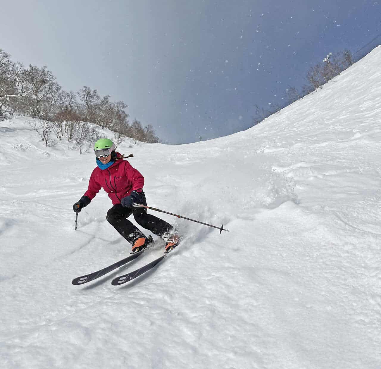 Skifahren im Pulverschnee in Japan.