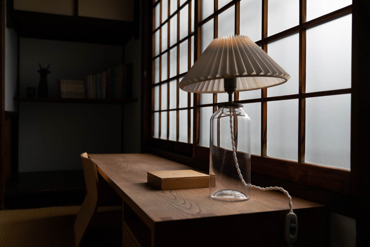 Tischlampe in einem traditionellen japanischen Haus.