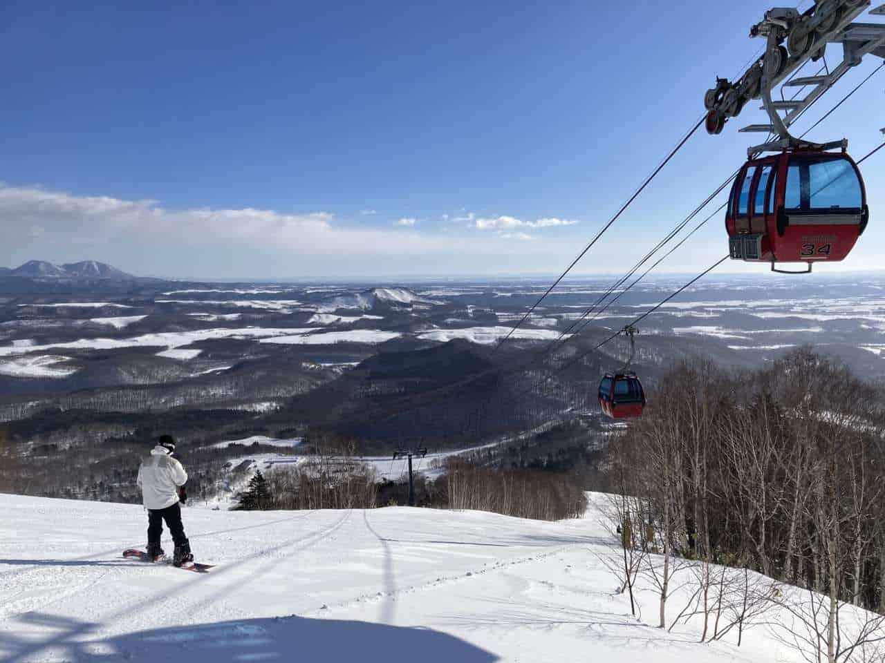 Winter in Hokkaido: Frischer Pulverschnee und lokale Köstlichkeiten auf den besten Skihängen in Japan