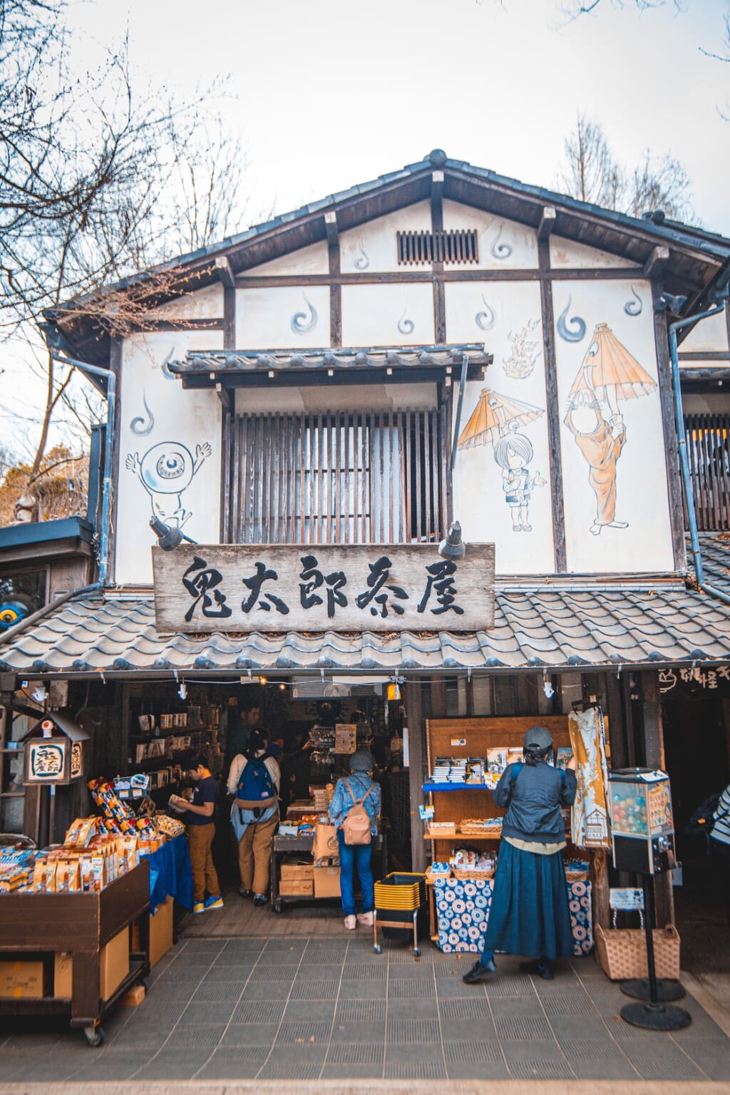 Shop, der dem Universum von Shigeru Mizukis GeGeGe no Kitaro gewidmet ist.
