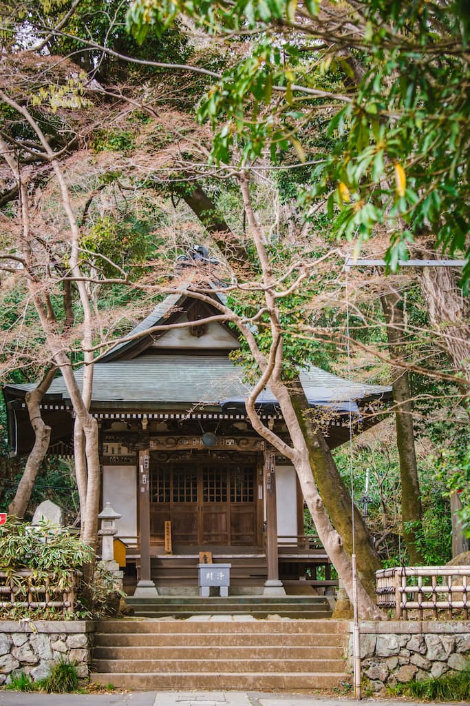 kleines Gebäude im Jindaiji-Tempel