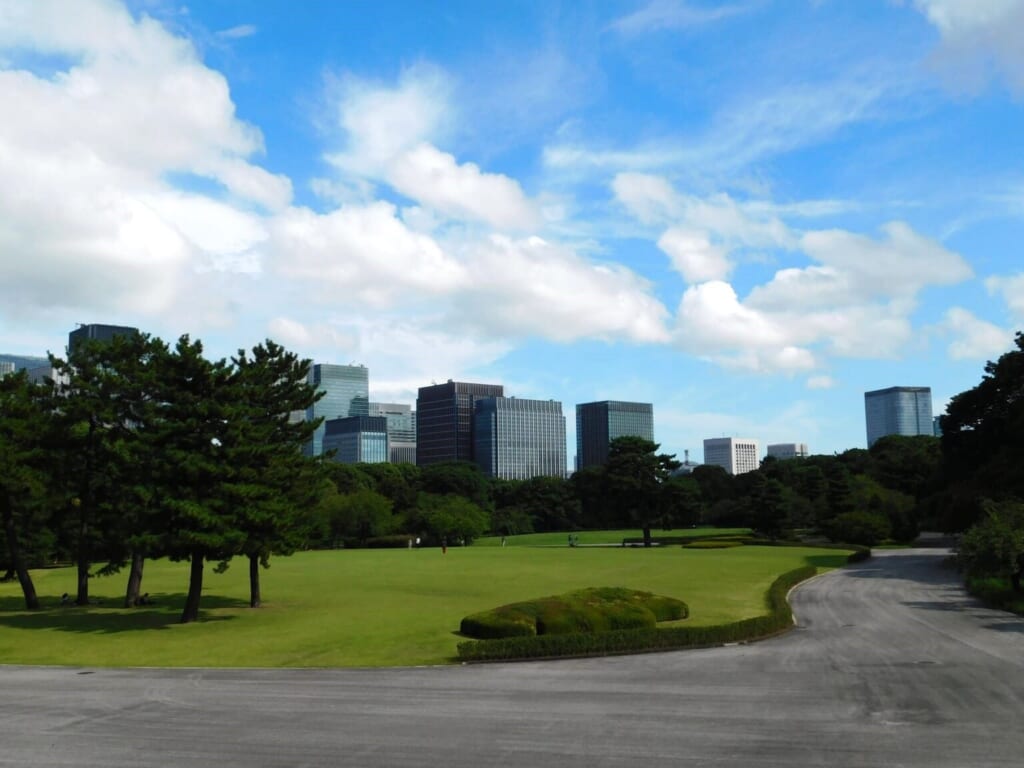 Honmaru O-shibafu im östlichen Kaiserpalastgarten