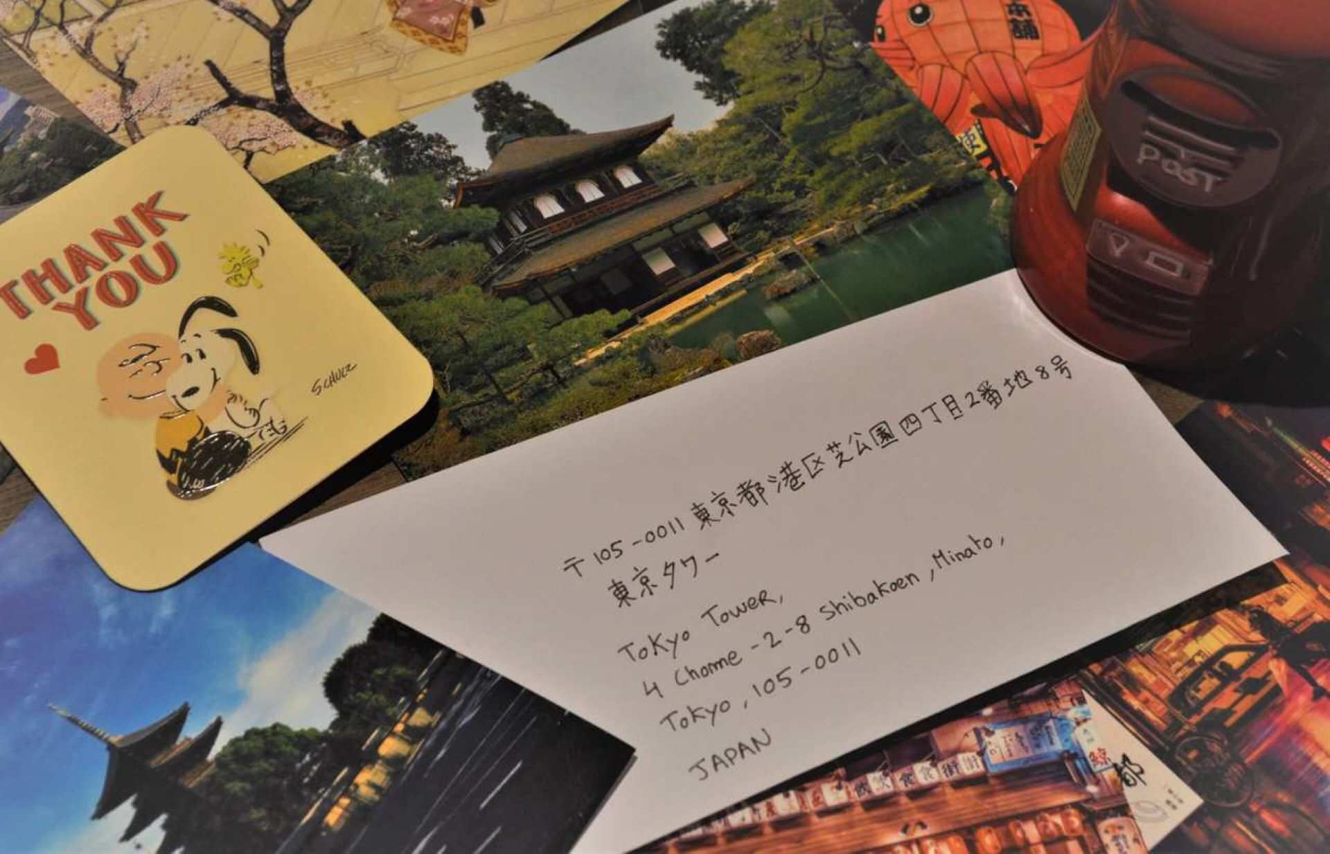 japanische Adresse in Romaji und Kanji auf einem Briefumschlag
