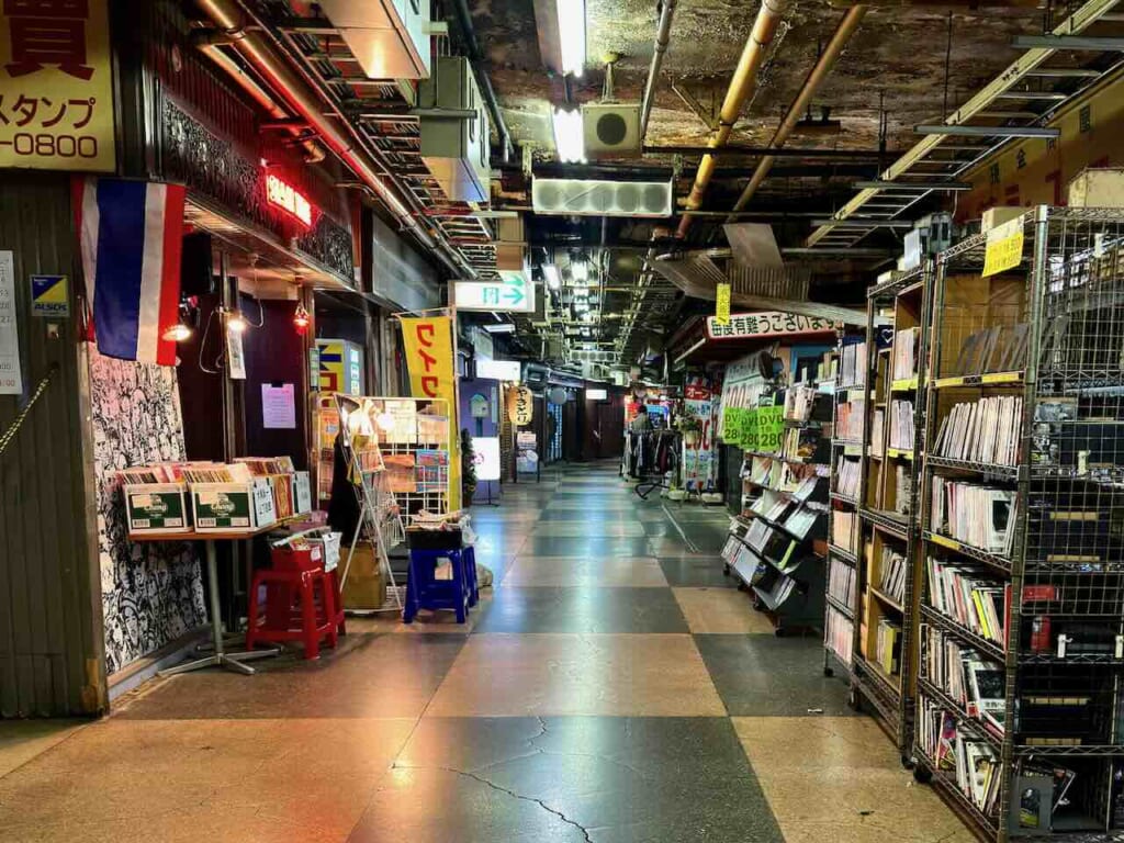 Alte Untergrund-Einkaufsstraße in Asakusa, Tokio