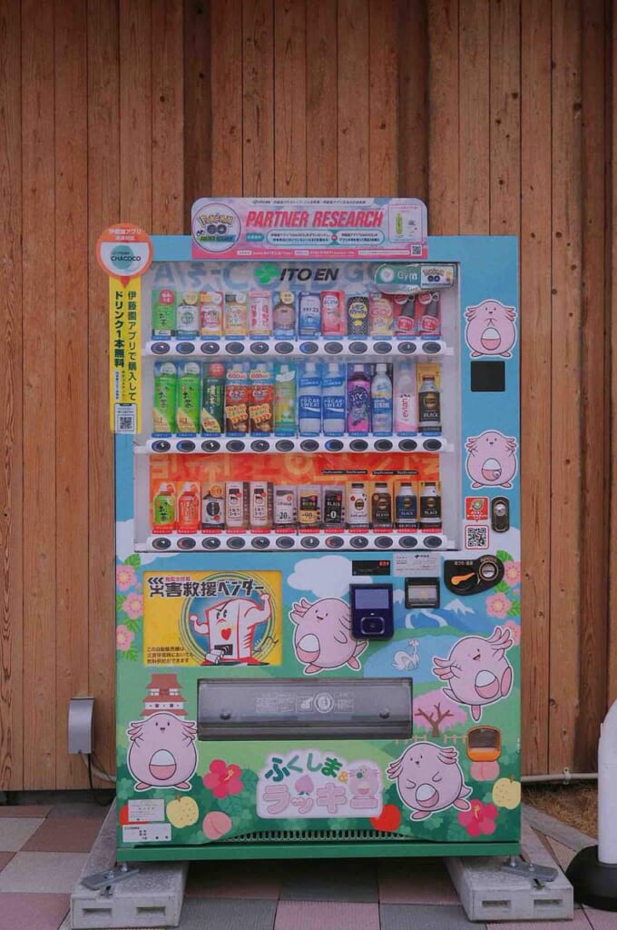 Bunter Getränkeautomat mit Pokémon