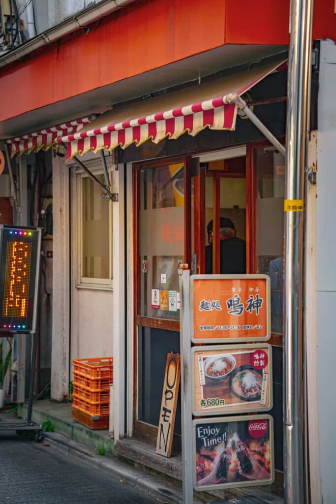 Eingang zu einem Restaurant in Ogikubo