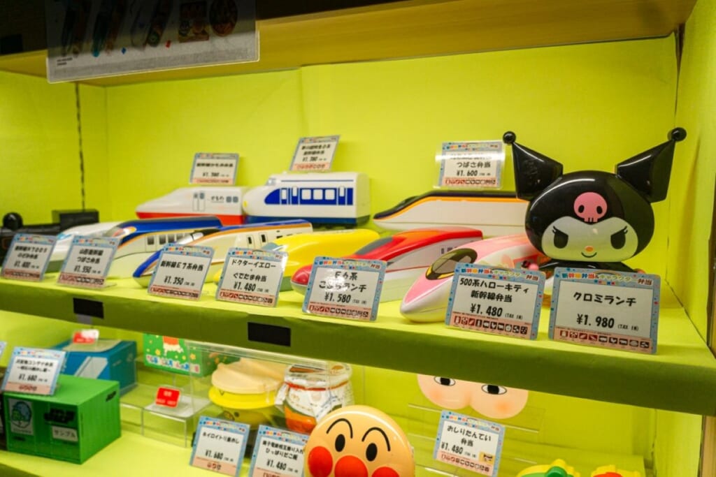 Ekiben in Form von Shinkansen für Kinder