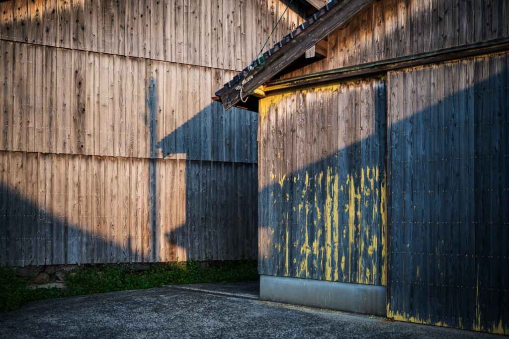 Holzfassade von einem japanischen Haus