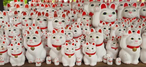 Maneki-neko am Gotokuji-Tempel in Tokio