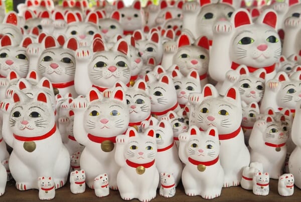 Maneki-neko am Gotokuji-Tempel in Tokio