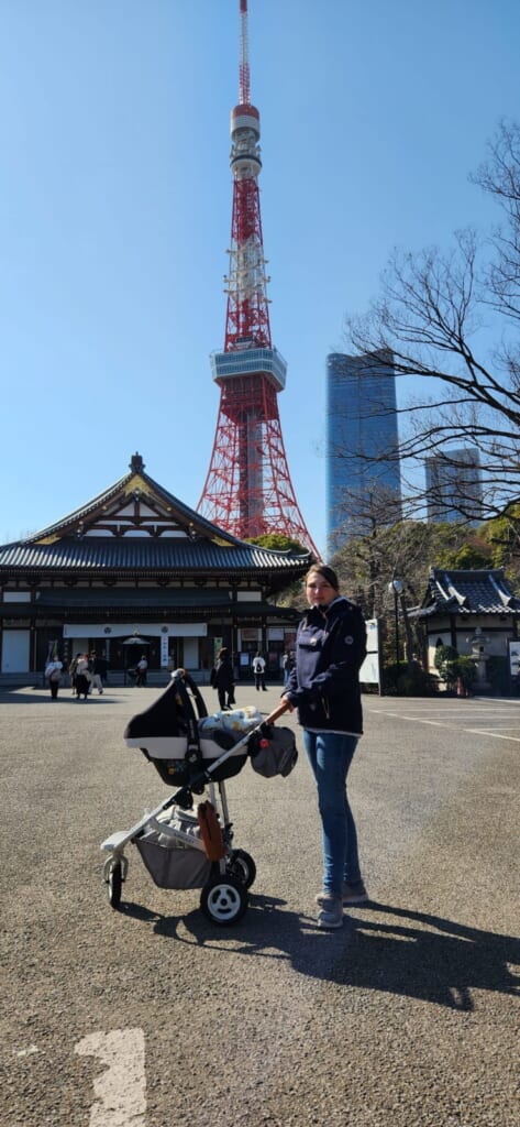 Tokyo Tower mit Baby