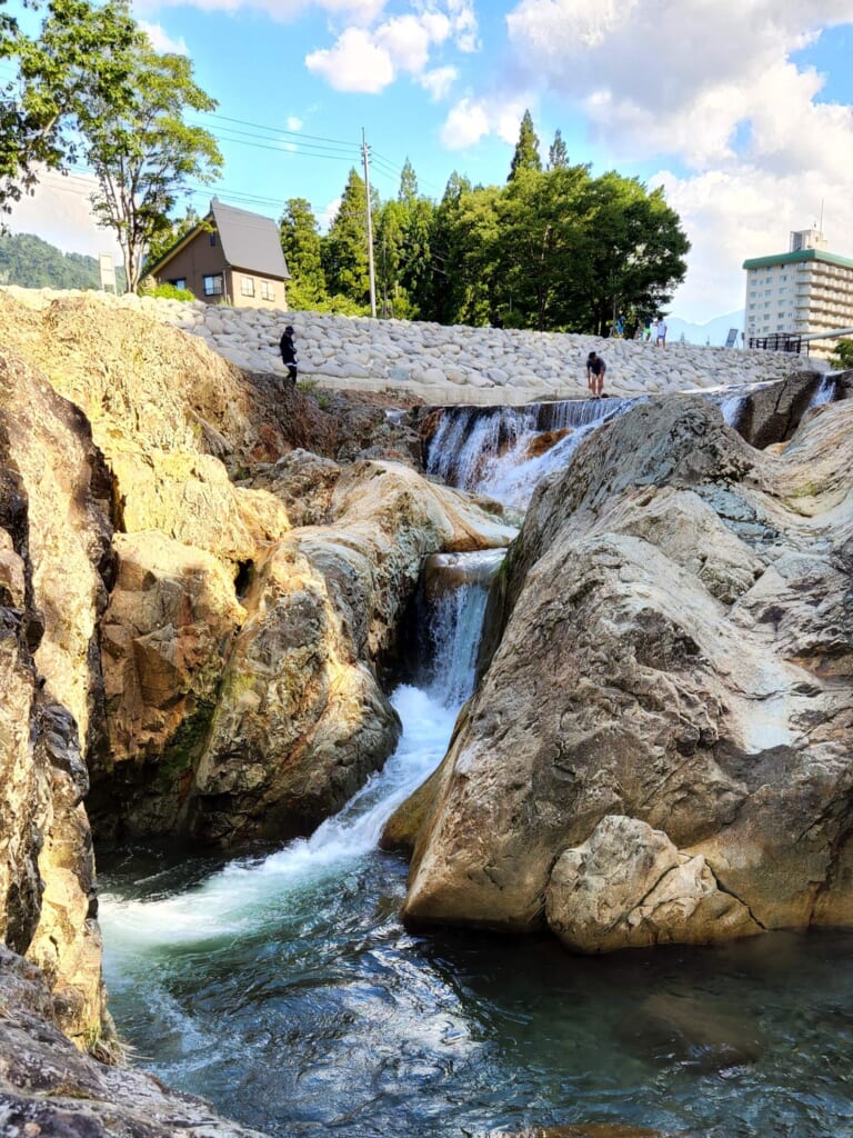 Wasserfall am Uono-Fluss