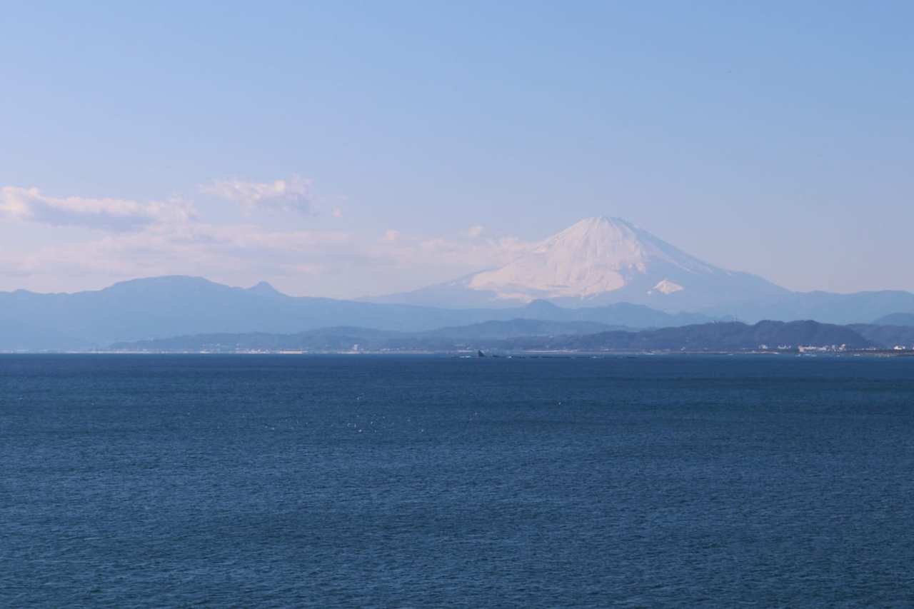 Panorama con il mare e il Monte Fuji