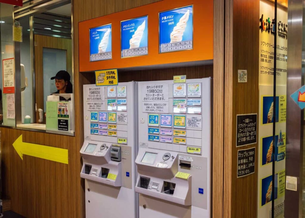 Macchinetta di vendita ticket per i gelati dell'Hokkaido