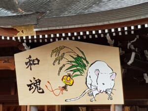 Decorazione per il nuovo anno del topo in un tempio giapponese