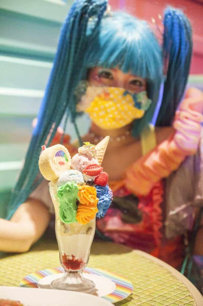 La Monster Girl Candy con un Colorful Poison Parfait