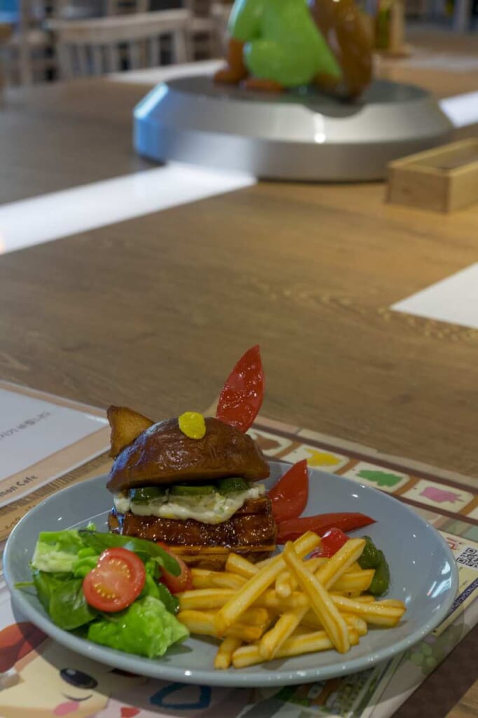 Riproduzioni realistiche di cibo in plastica al Pokemon Cafe