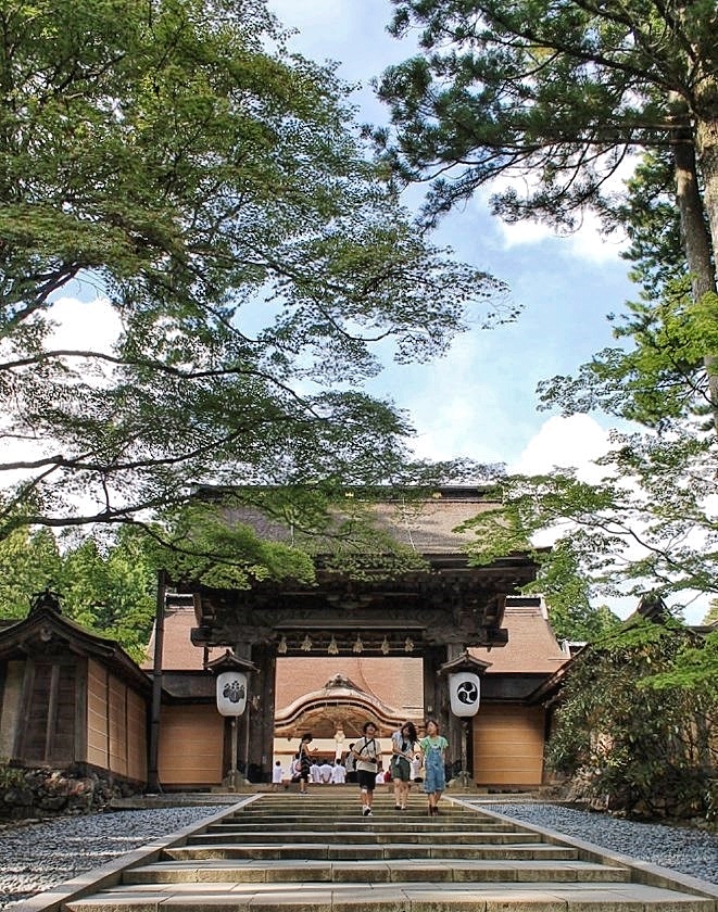 Ingresso al tempio Kongubuji sul monte Koya