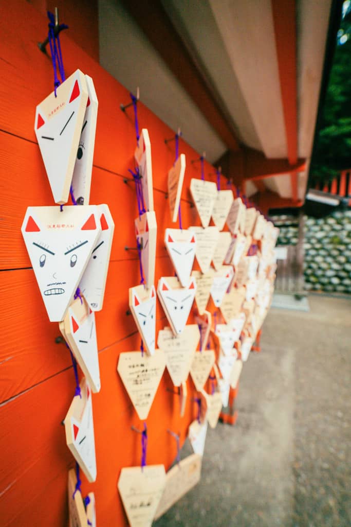 Tavolette votive a forma di volpe al Fushimi Inari Taisha