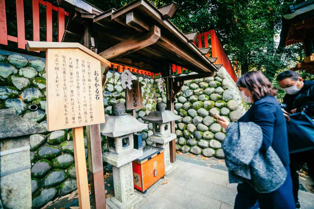 Preghiera al santuario Fushimi Inari