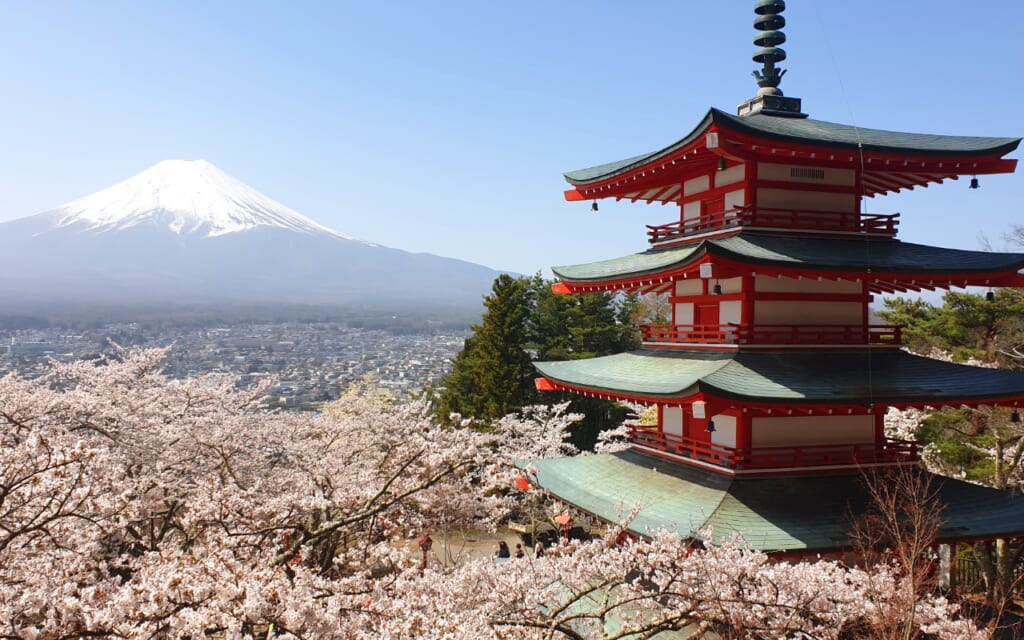 Il Monte Fuji e la Pagoda Chureido in Giappone