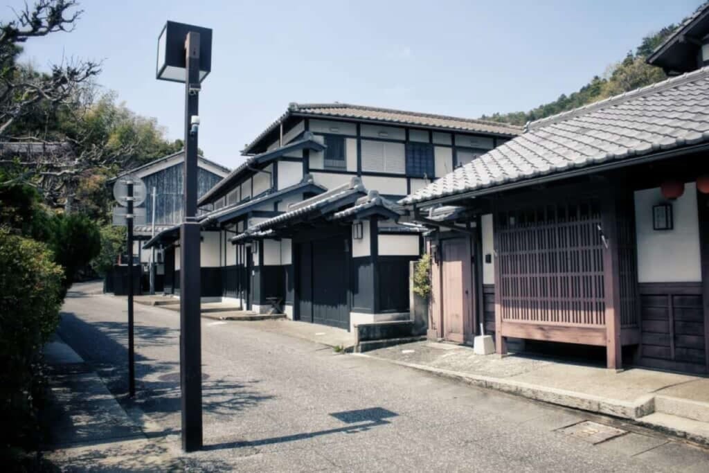 Edifici costruiti nello stile classico di Saga Toriimoto