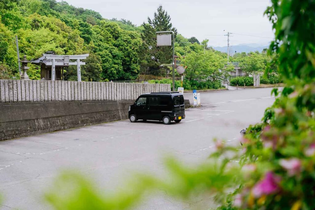 Minivan nel parcheggio del tempio 