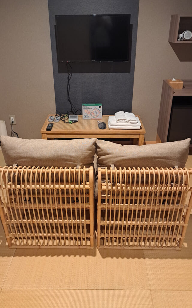 Postazione videogiochi nella stanza di un hotel a Kyoto